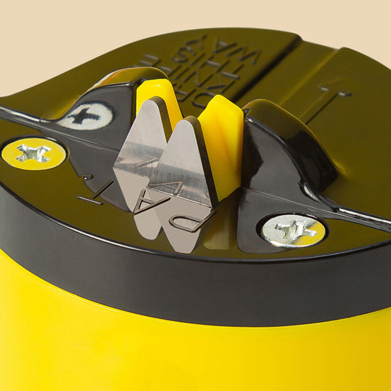 Knife sharpener with suction cup - compact and safe