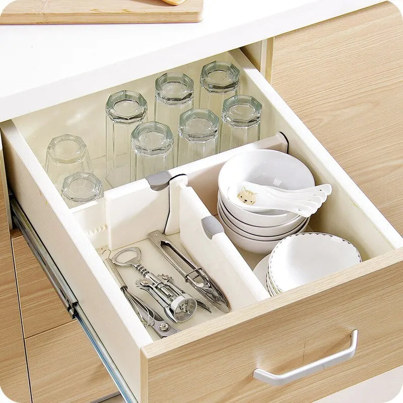 Adjustable drawer divider – flexible organization for the kitchen