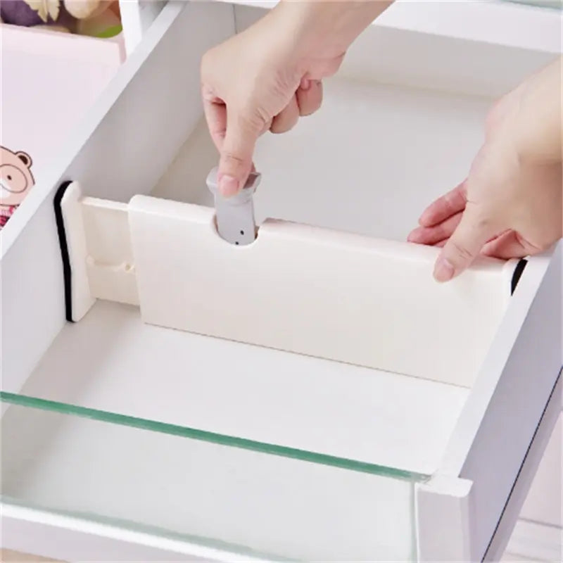 Adjustable drawer divider – flexible organization for the kitchen