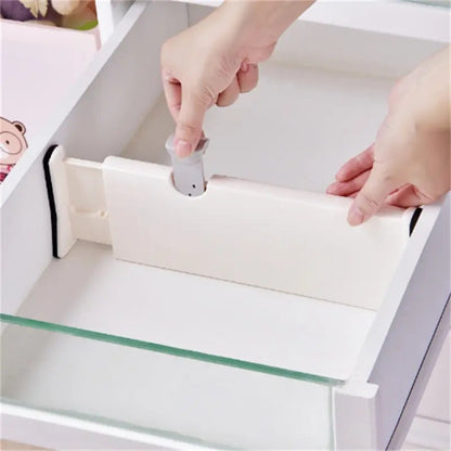 Adjustable drawer divider – flexible organization for the kitchen